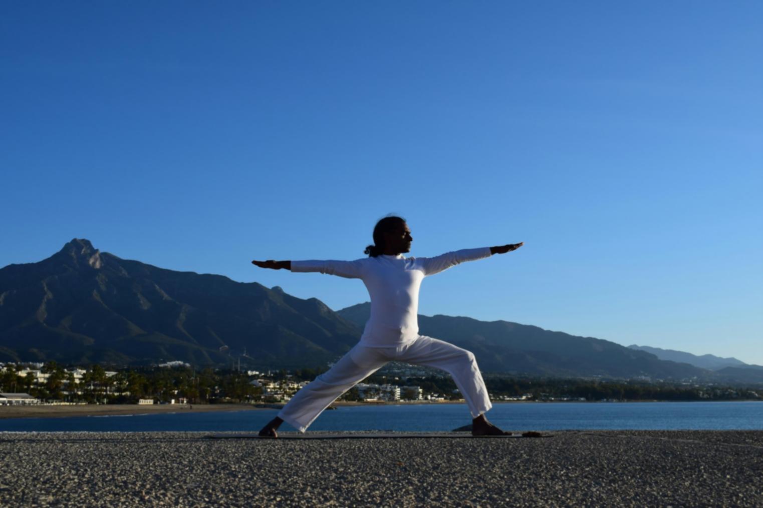 Практика йоги з пропсами — фон